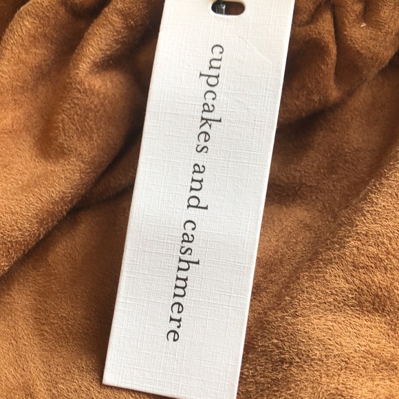 Cupcakes and Cashmere size medium - Picture 7 of 9